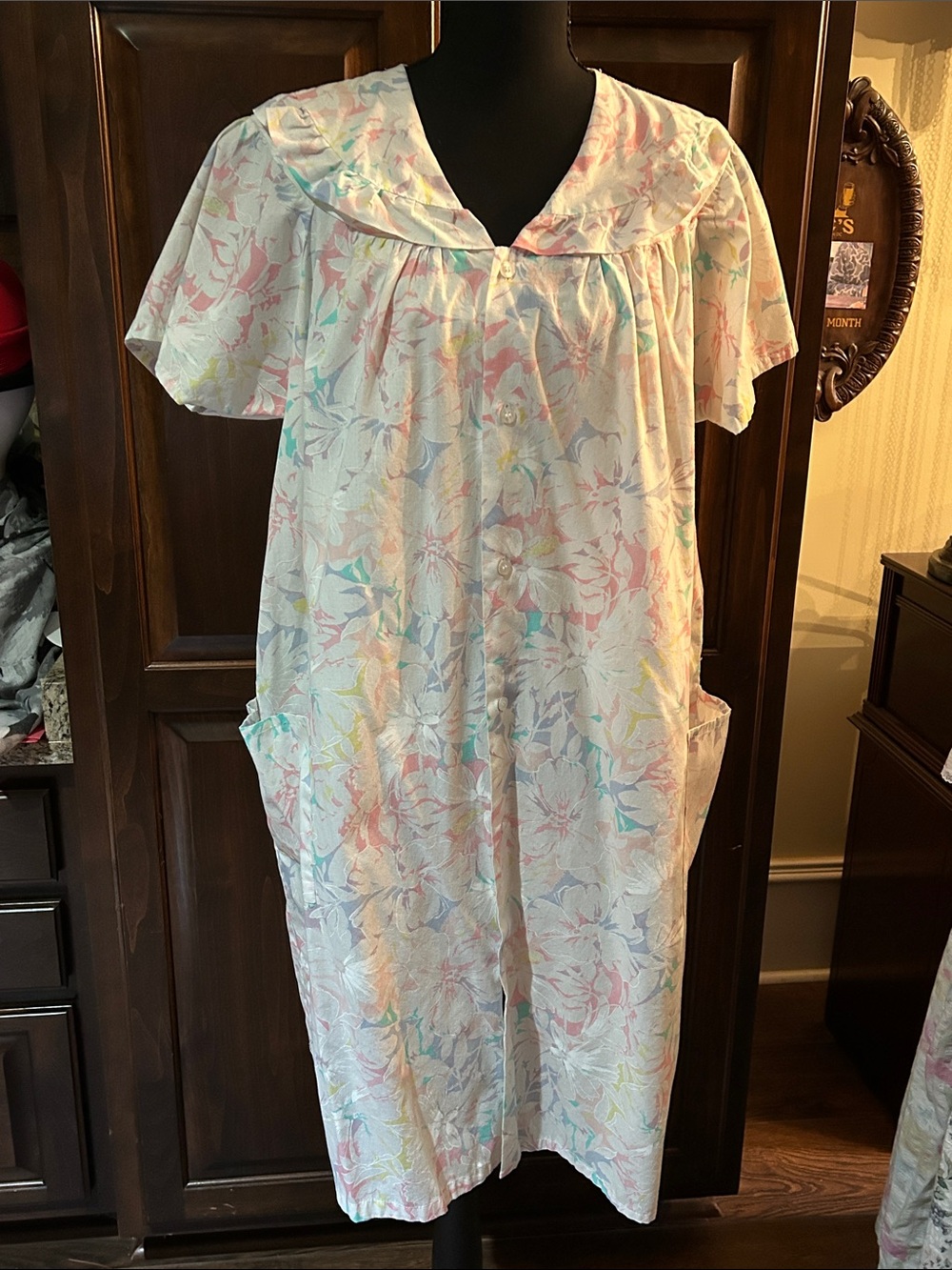 60’s Handmade Sz M Pastel Floral Short-Sleeve Button Front House Coat Robe